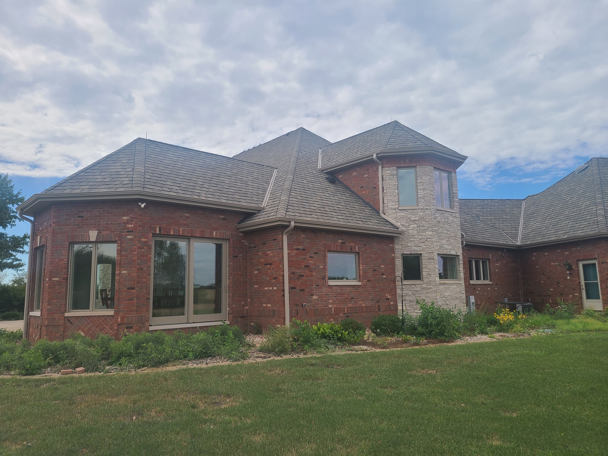 Professional window washing residential home Milwaukee area